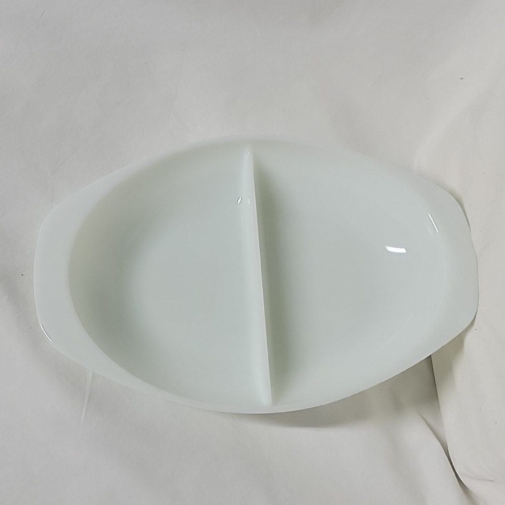 Vintage Pyrex 1063 Opal Divided Dish